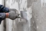Comment enlever du plâtre sur du béton sans tout abîmer