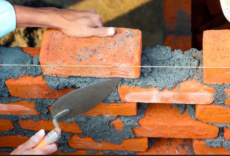 Rénover une maison en pierre : Ce qu’il faut savoir avant de se lancer !